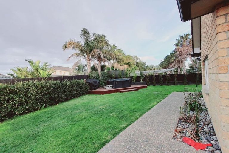 Photo of property in 5b Estuary Views, Shelly Park, Auckland, 2014