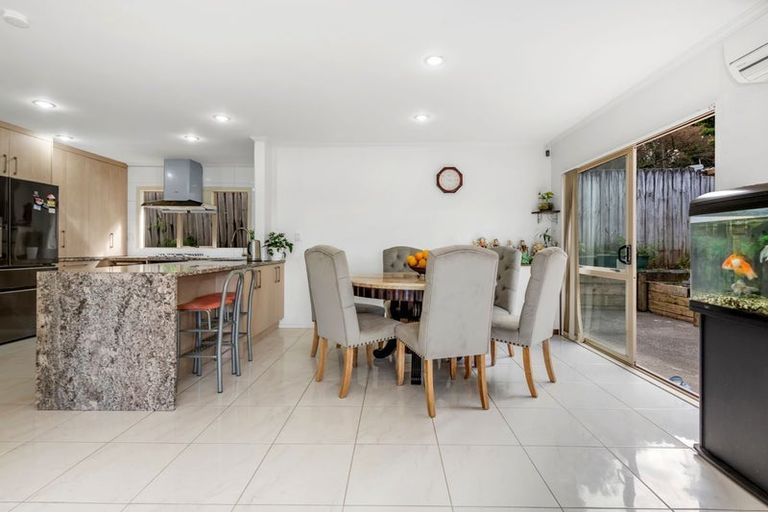 Photo of property in 3 Fairchild Avenue, Goodwood Heights, Auckland, 2105