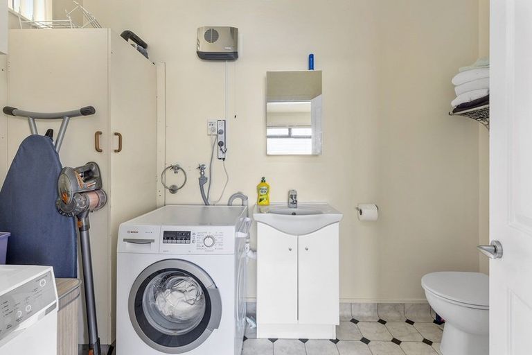 Photo of property in 3 View Road, Houghton Bay, Wellington, 6023