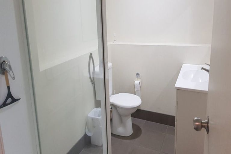 Photo of property in 8d Schnapper Rock Road, Schnapper Rock, Auckland, 0632