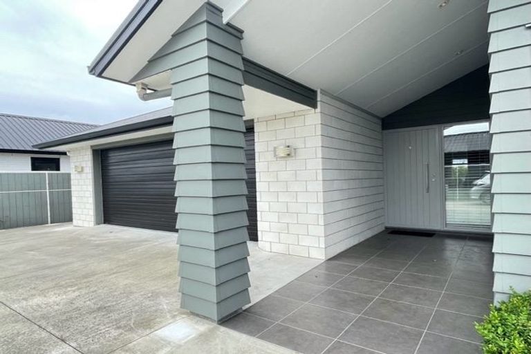 Photo of property in 14 Hiria Crescent, Papamoa Beach, Papamoa, 3118
