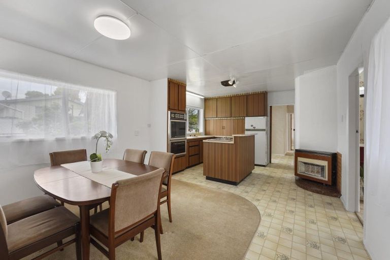 Photo of property in 21 Hall Grove, Ebdentown, Upper Hutt, 5018