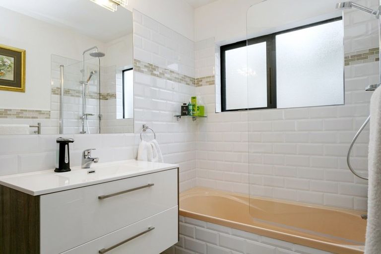 Photo of property in 36 Aubrey Crescent, Rainbow Point, Taupo, 3330