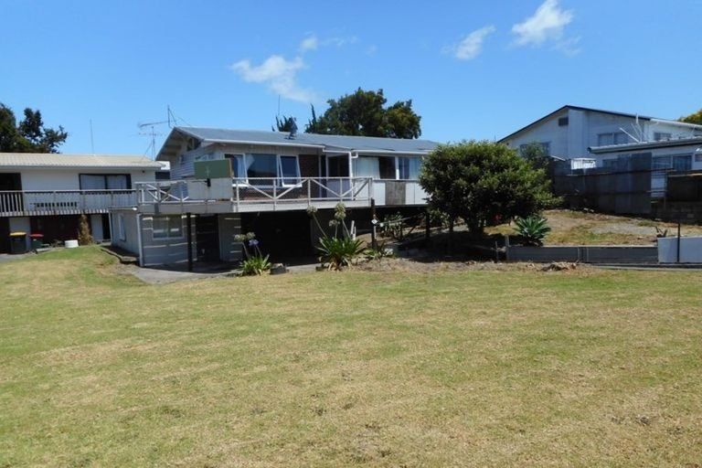 Photo of property in 2 Waimana Road, Conifer Grove, Takanini, 2112