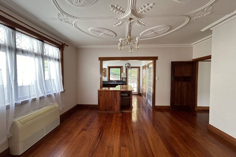 Photo of property in 28 Burrows Avenue, Karori, Wellington, 6012