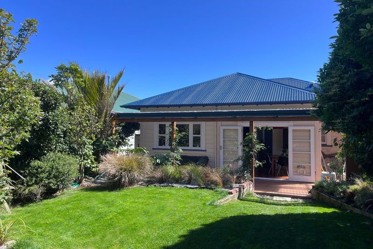 Photo of property in 25 Disley Street, Highbury, Wellington, 6012