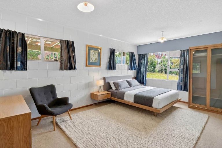 Photo of property in 220 Glamorgan Drive, Northcross, Auckland, 0630