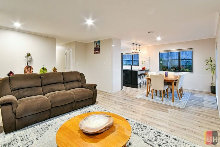 Photo of property in 51 Castlefinn Drive, Weymouth, Auckland, 2103