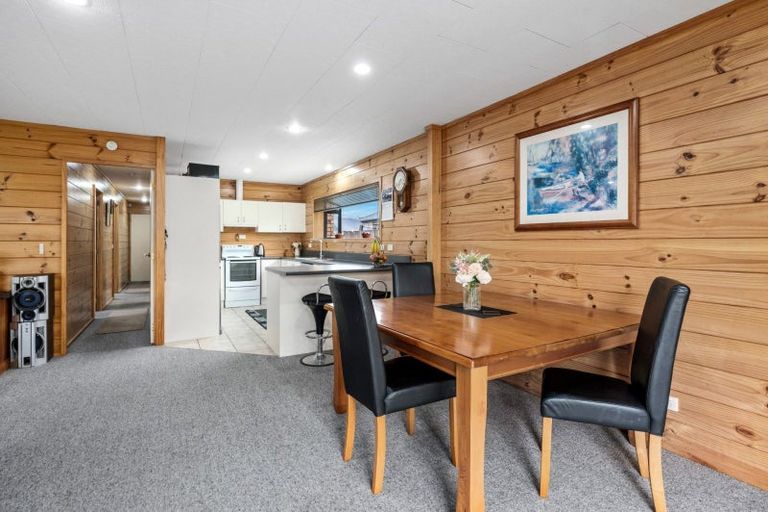 Photo of property in 10 Heaphy Place, Pukehangi, Rotorua, 3015