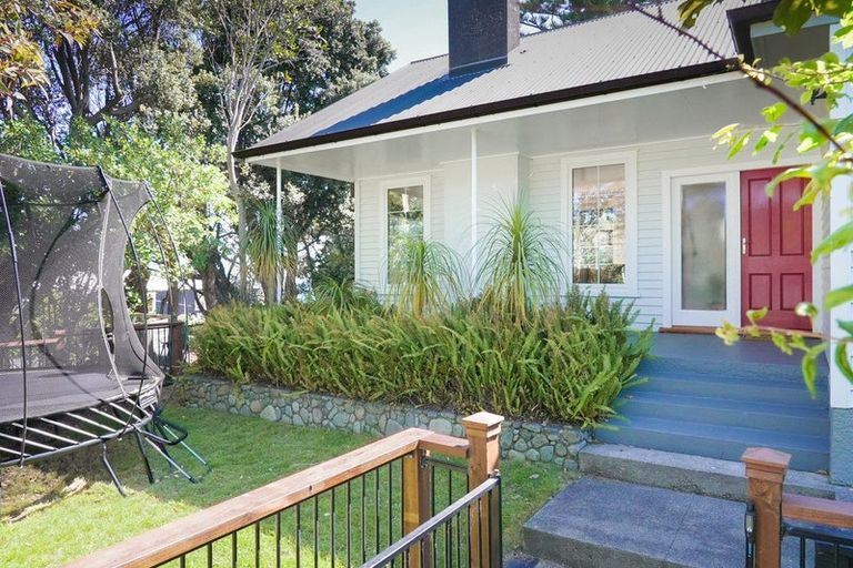 Photo of property in 1 Rosetta Road, Raumati South, Paraparaumu, 5032
