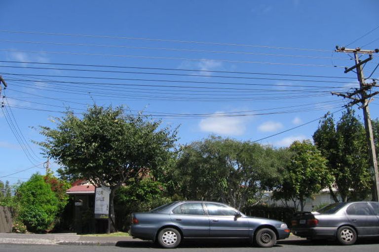 Photo of property in 44 Birkdale Road, Birkdale, Auckland, 0626