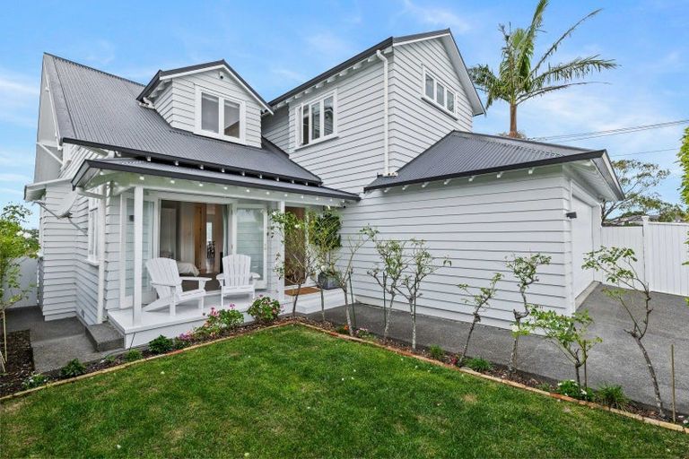 Photo of property in 1 Bangor Street, Point Chevalier, Auckland, 1022