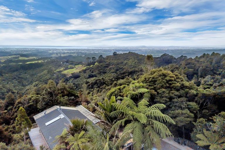 Photo of property in 493 Scenic Drive, Waiatarua, Auckland, 0612