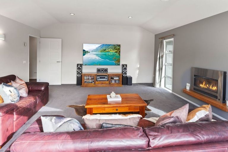 Photo of property in 158 Raumati Road, Raumati Beach, Paraparaumu, 5032