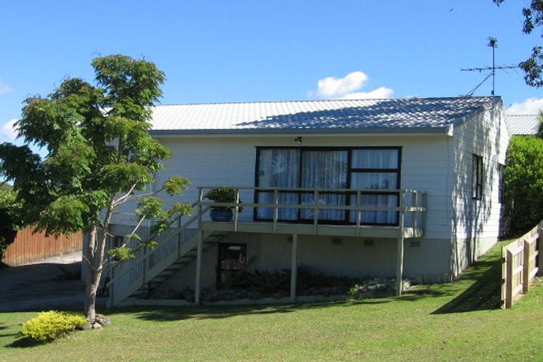 Photo of property in 1/10 Sumich Place, West Harbour, Auckland, 0618