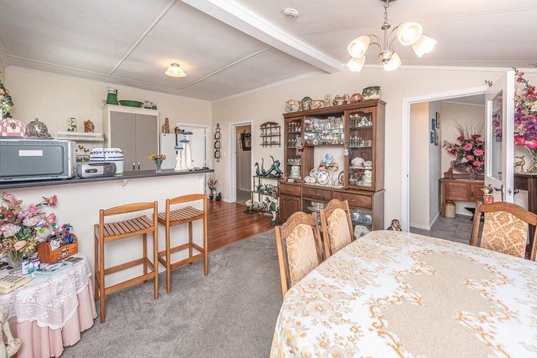 Photo of property in 27 Miro Street, Castlecliff, Whanganui, 4501