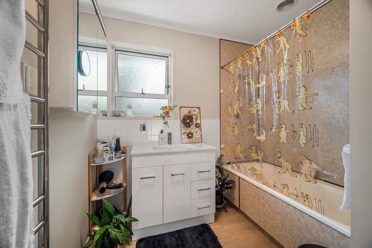 Photo of property in 5b Victory Road, Fairy Springs, Rotorua, 3015