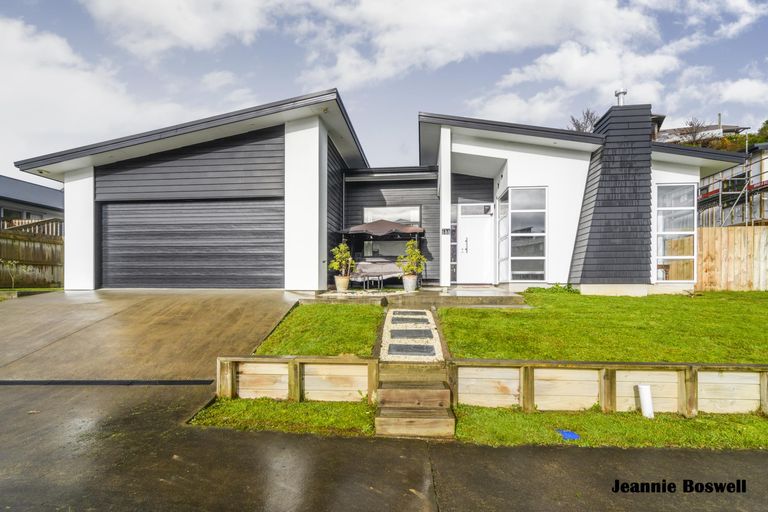 Photo of property in 105 Cashmere Drive, Fitzherbert, Palmerston North, 4410