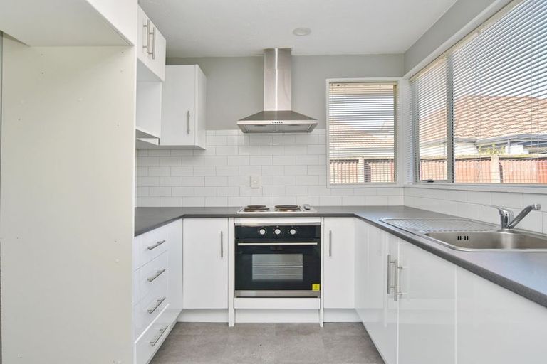 Photo of property in 3/2 Broadbent Street, Riccarton, Christchurch, 8041