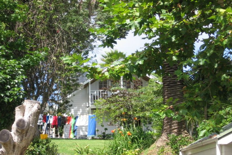 Photo of property in 10 Glen Road, Stanley Point, Auckland, 0624