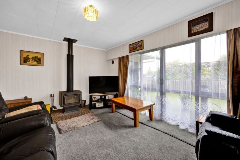 Photo of property in 6 Kamahi Place, Inglewood, 4330