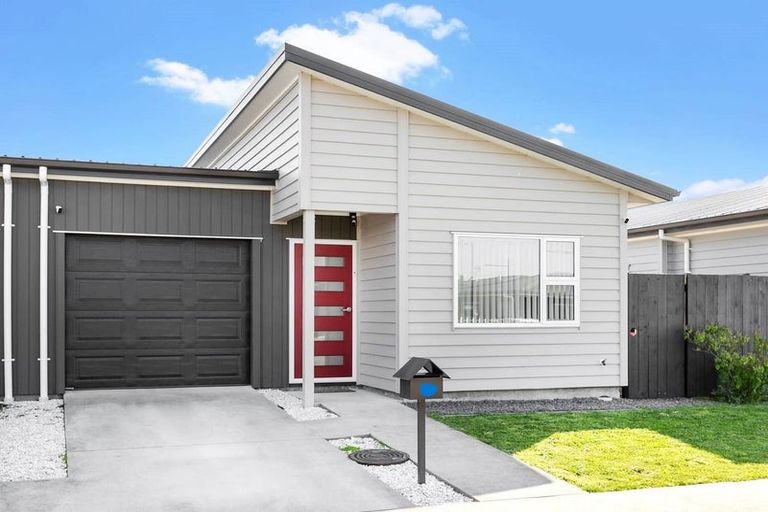 Photo of property in 11 Mokopapa Street, Takanini, 2112