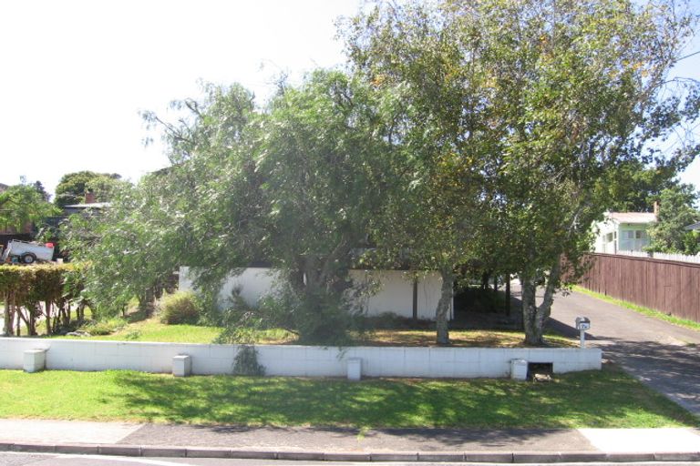 Photo of property in 2/7 Elliott Avenue, Bayview, Auckland, 0629