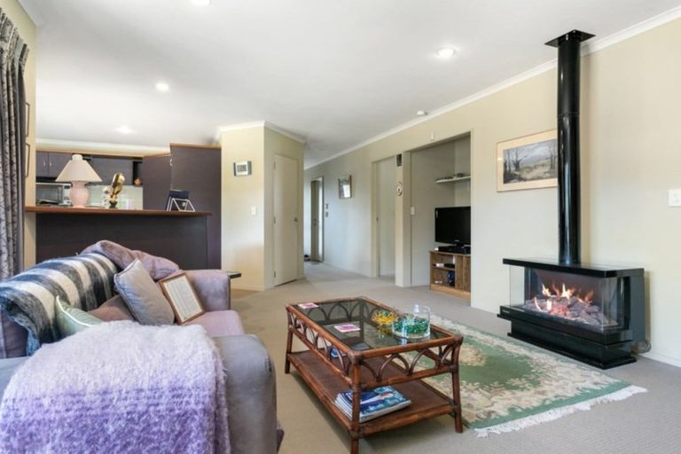 Photo of property in 37 Oaklands Drive, Cambridge, 3434