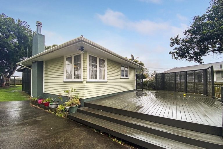 Photo of property in 72 Friedlanders Road, Manurewa, Auckland, 2102