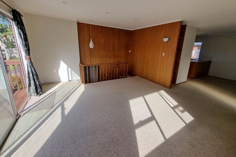 Photo of property in 1 Cleve Road, Green Bay, Auckland, 0604