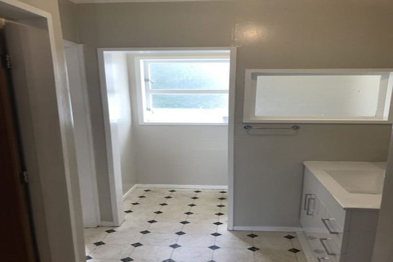 Photo of property in 41 Cranwell Street, Churton Park, Wellington, 6037