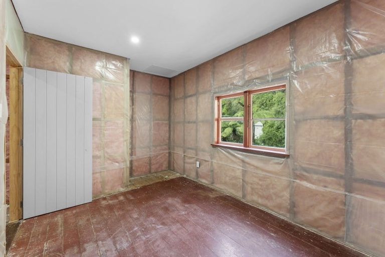 Photo of property in 84 Wyndham Road, Pinehaven, Upper Hutt, 5019