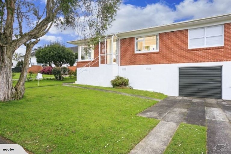 Photo of property in 1/19 Pupuke Road, Takapuna, Auckland, 0622