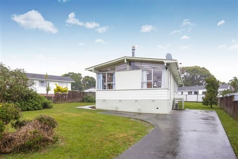 Photo of property in 115 Farquhar Road, Glendene, Auckland, 0602