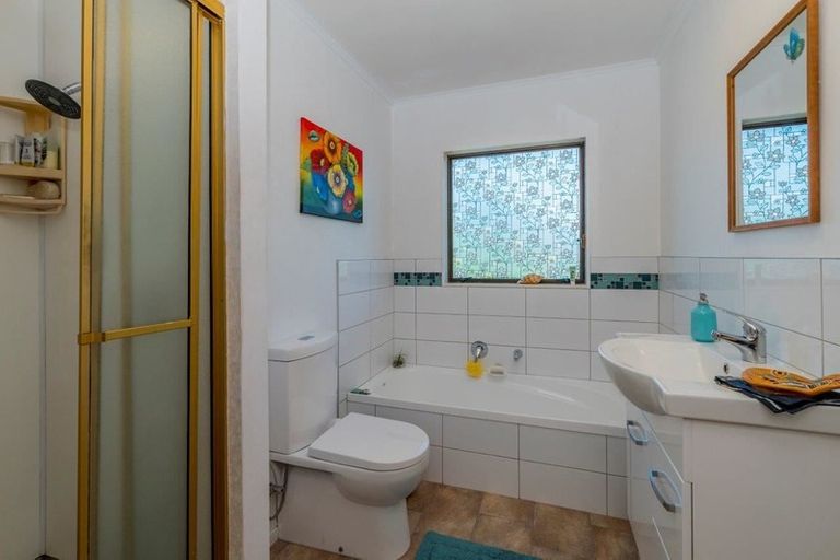 Photo of property in 22 Sunset Terrace, Waikanae Beach, Waikanae, 5036