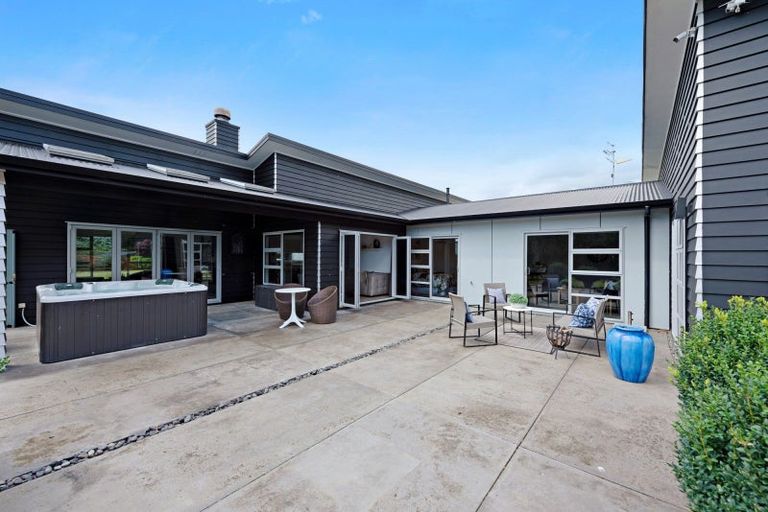 Photo of property in 51 Waikawa Beach Road, Manakau, Levin, 5573