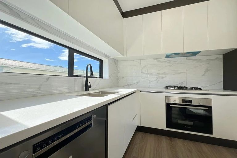 Photo of property in 30d Tudor Road, Henderson, Auckland, 0610