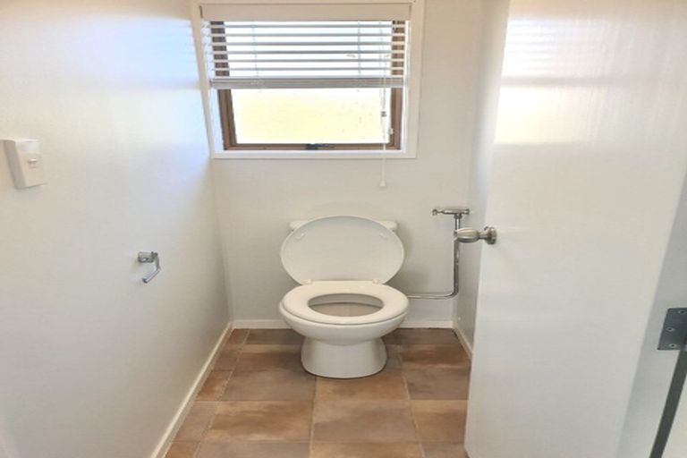 Photo of property in 1/19 Chequers Avenue, Glenfield, Auckland, 0629