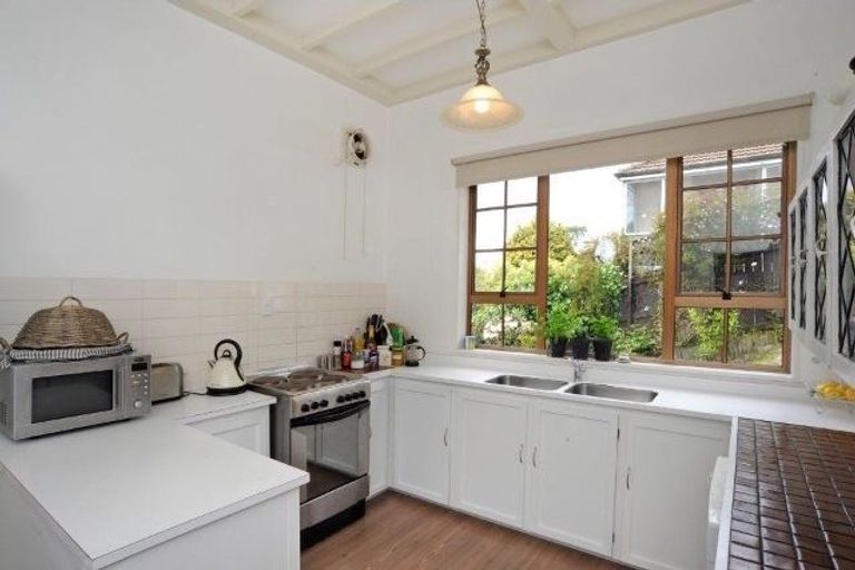 Photo of property in 38 Easther Crescent, Kew, Dunedin, 9012