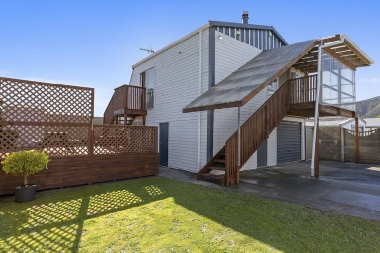 Photo of property in 21 Elizabeth Street, Moera, Lower Hutt, 5010