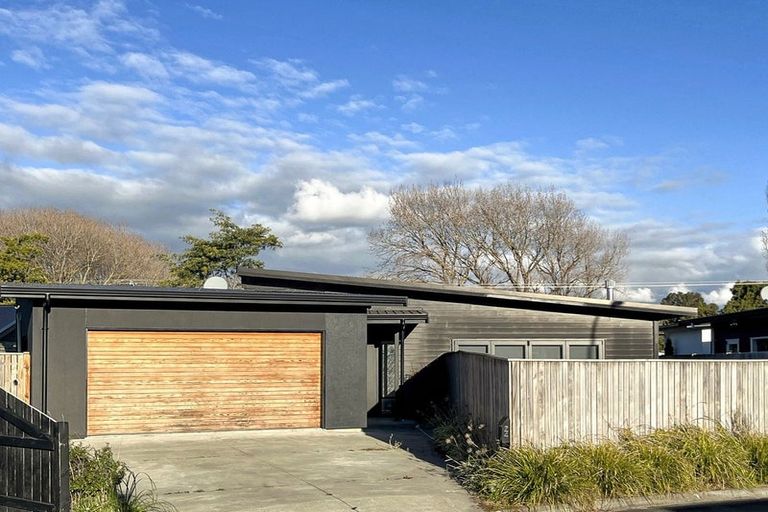 Photo of property in 24 Serenity Crescent, Kelvin Grove, Palmerston North, 4414