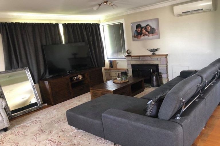 Photo of property in 18 Renwick Street, Papakura, 2110