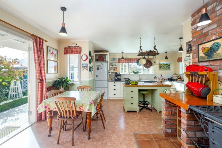 Photo of property in 10 Cotter Street, Greytown, 5712