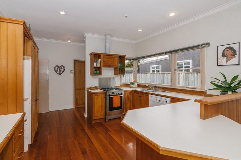 Photo of property in 14 Trent Avenue, Hokowhitu, Palmerston North, 4410