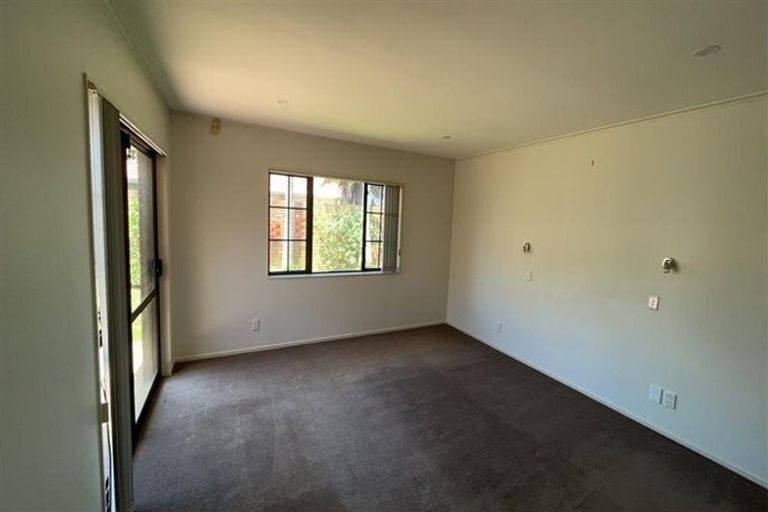 Photo of property in 6 Monet Grove, West Harbour, Auckland, 0618