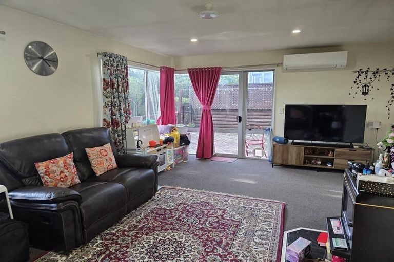 Photo of property in 6 Ronald Woolf Place, Churton Park, Wellington, 6037