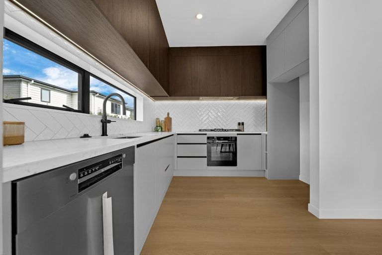 Photo of property in 1/145 Bucklands Road, Bucklands Beach, Auckland, 2012
