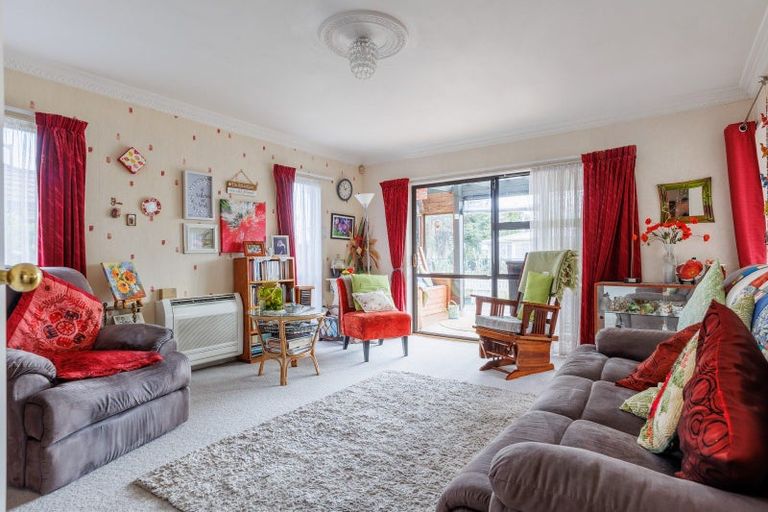 Photo of property in 2a Belvedere Crescent, Takaro, Palmerston North, 4412