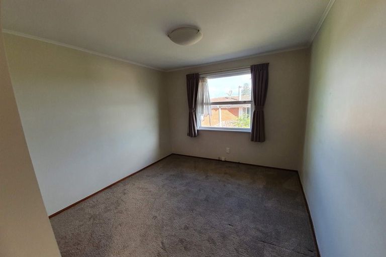 Photo of property in 33 Tahi Terrace, Glen Eden, Auckland, 0602