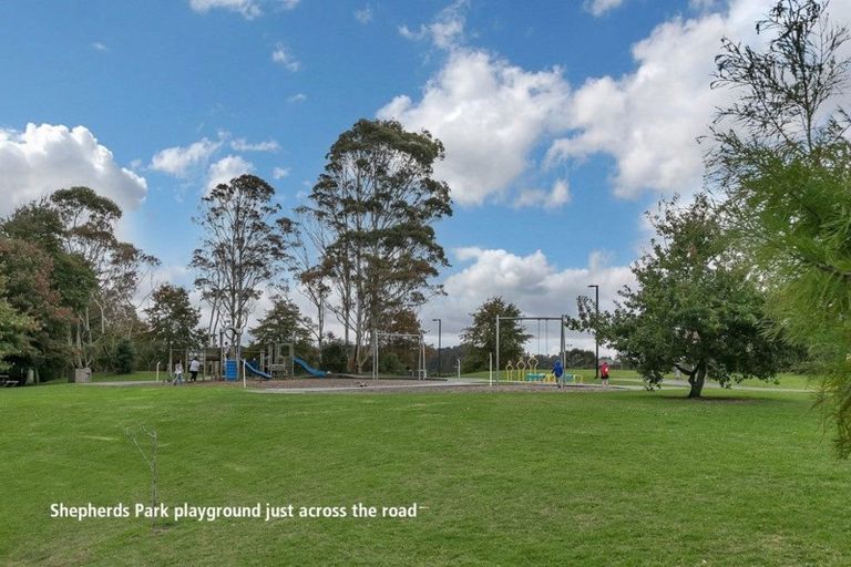 Photo of property in 2/125 Beach Haven Road, Beach Haven, Auckland, 0626